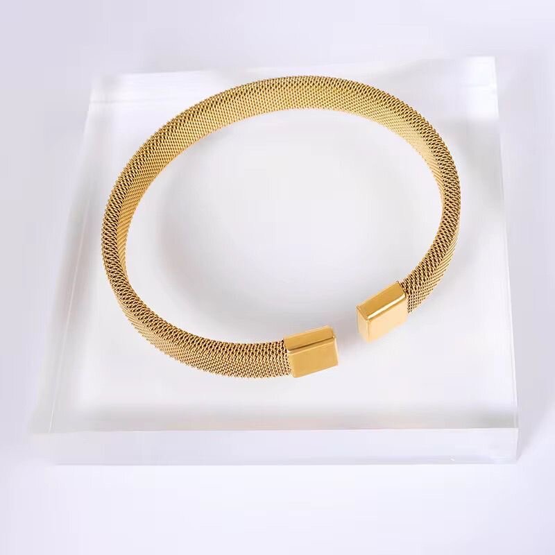 Bracelet en or avec motif arbre de vie