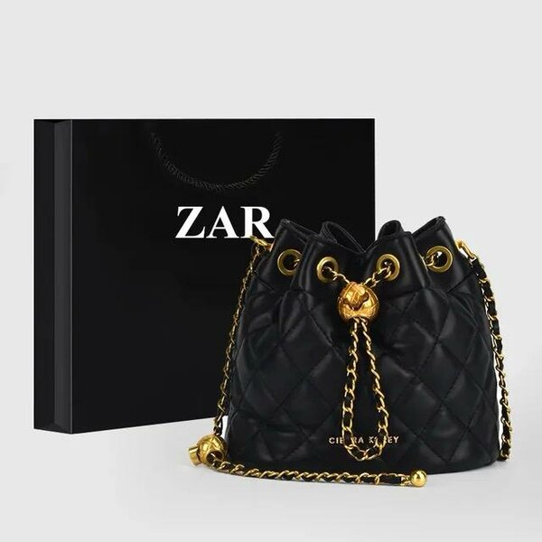 Sac à main en cuir noir