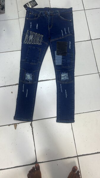 Jeans déchirés tendance