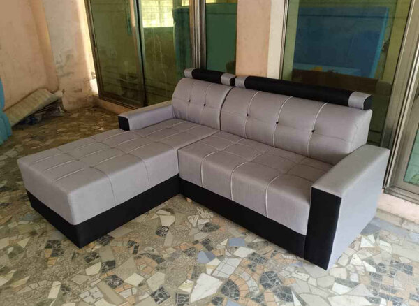 Canapé d'angle gris et noir en cuir