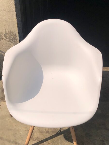 Chaise design blanc en plastique