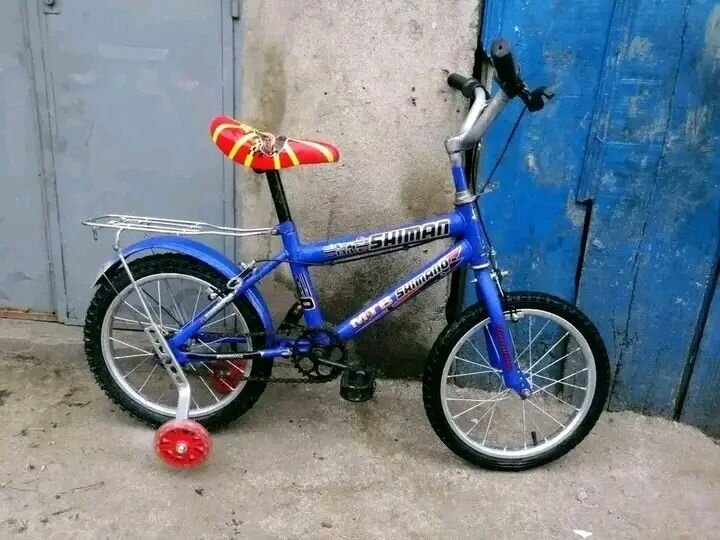 Vélo enfant avec petites roues