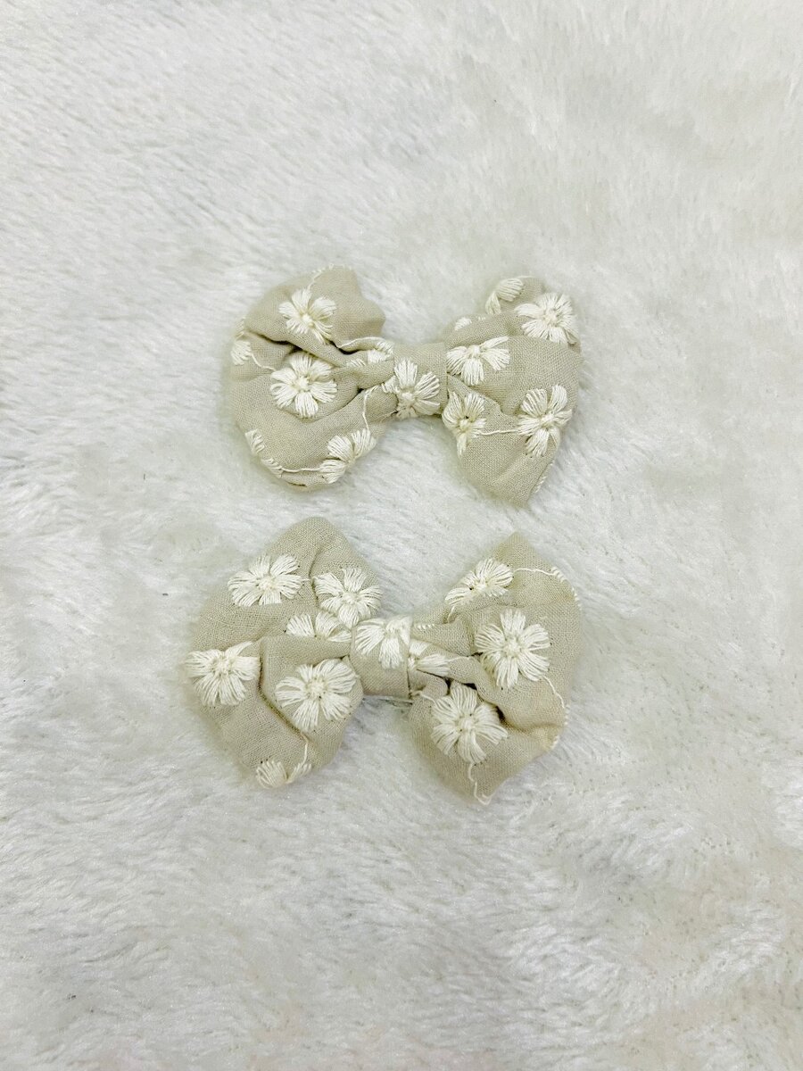 Skin color embroidery hair pins for kids pair.