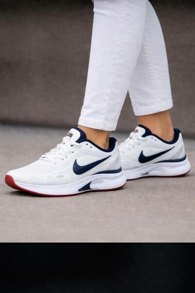 Chaussures de sport Nike blanches et bleues