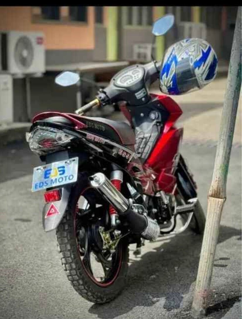 Moto sportive et élégante