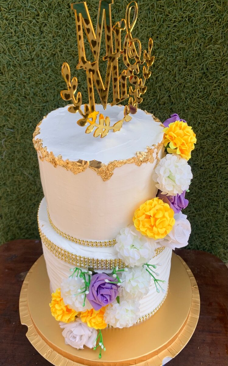 Two tier wedding cake