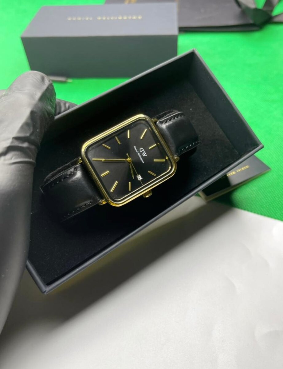 Montre Carrée Élégante Unisexe