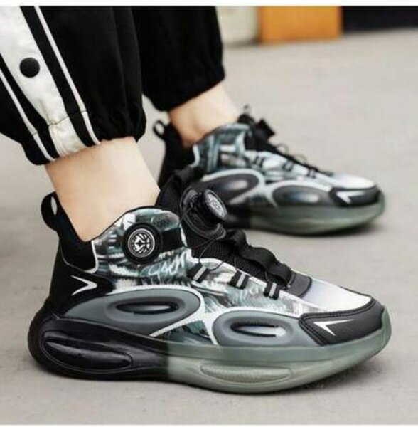 Baskets de sport futuristes