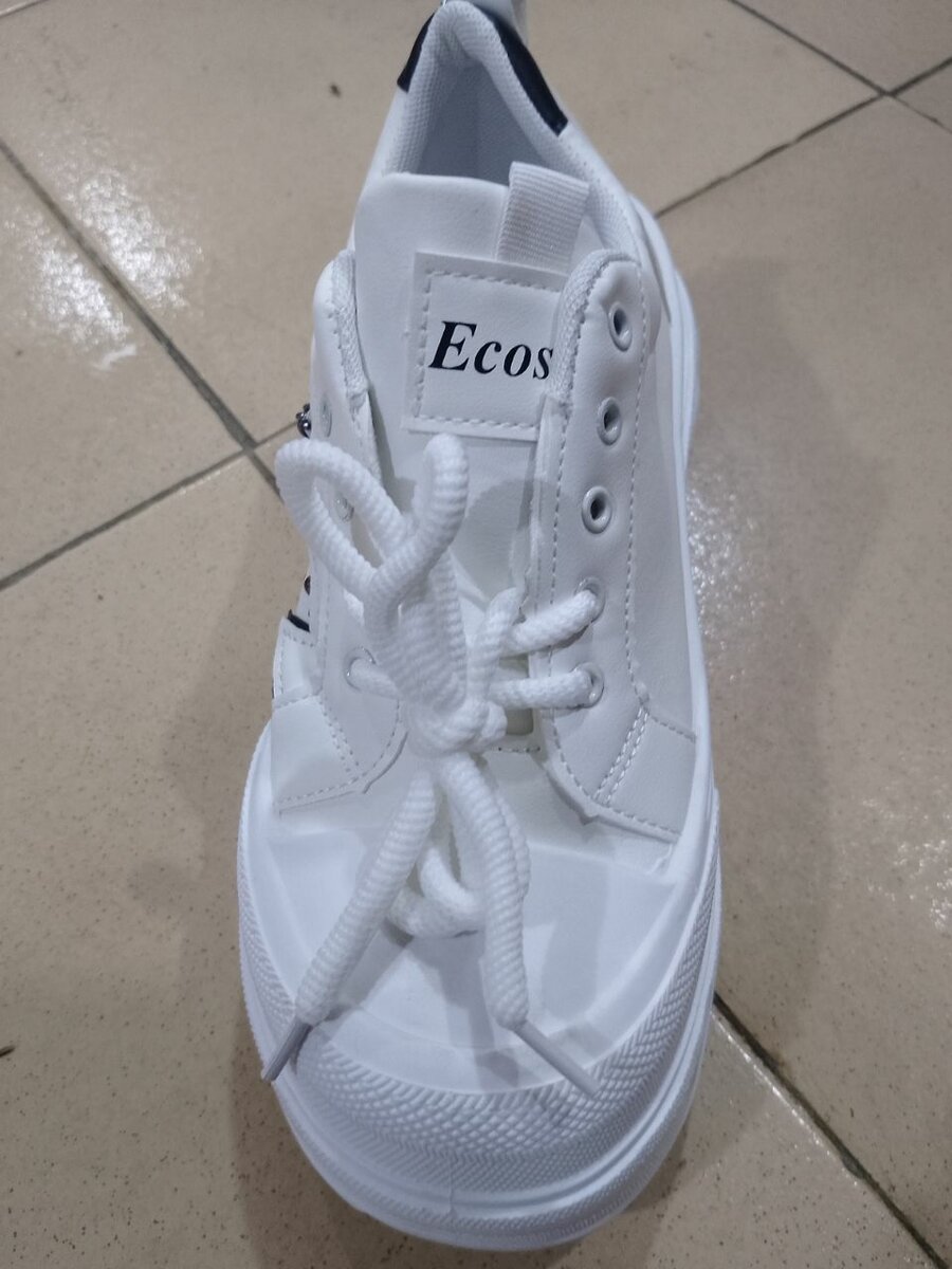 Baskets blanches à semelle épaisse