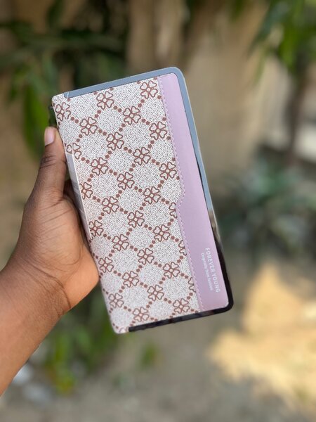 Pochette élégante en cuir