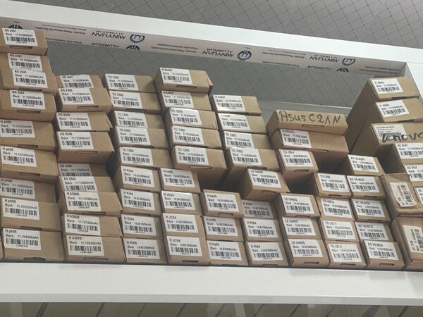 Ordinateurs portables neufs et accessoires