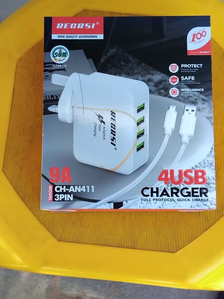 4USB Charger