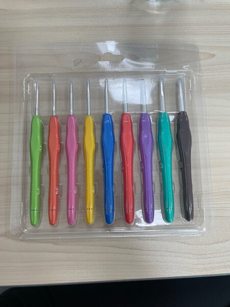 Ensemble de crochets colorés