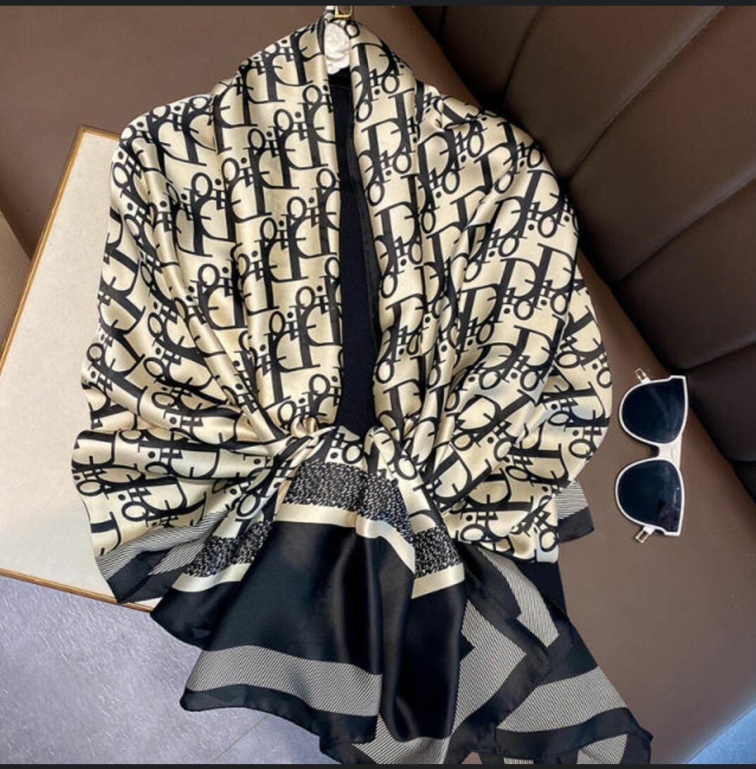 Écharpe en soie élégante luxe