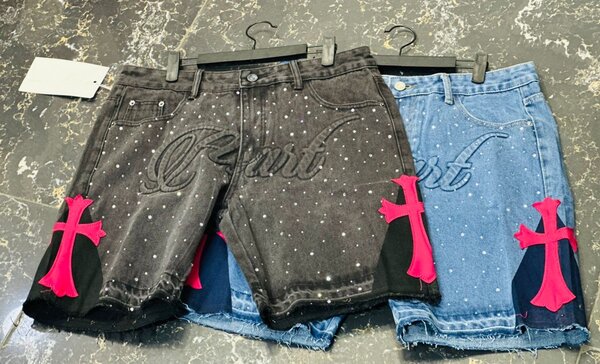 Shorts en jean avec croix