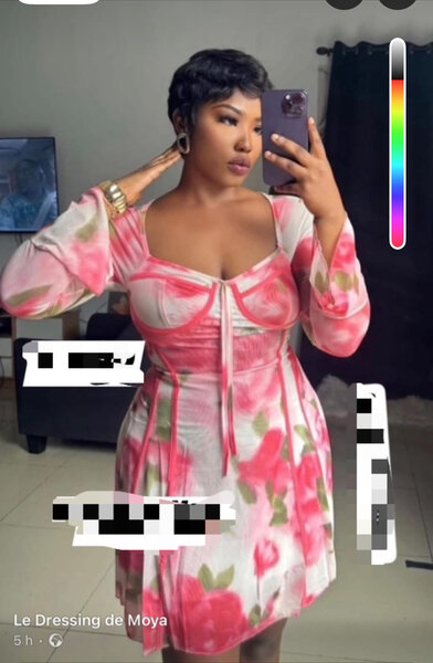 Robe élégante à fleurs roses