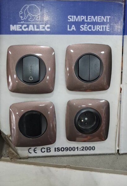 Interrupteurs et prise murale