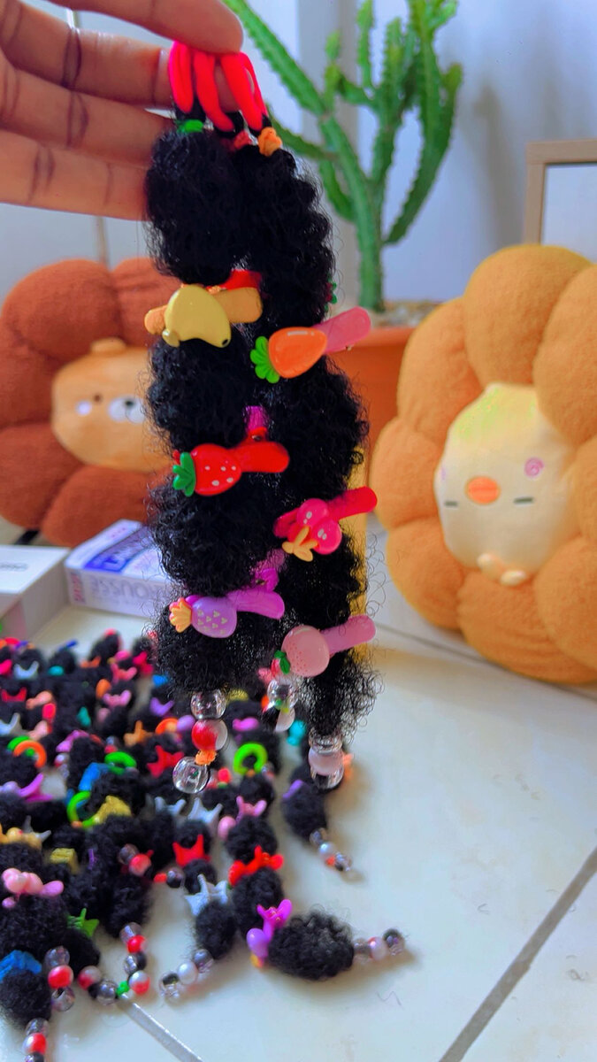 Pompom  colorées en perles enf