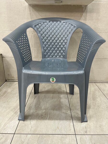 Chaise plastique empilable