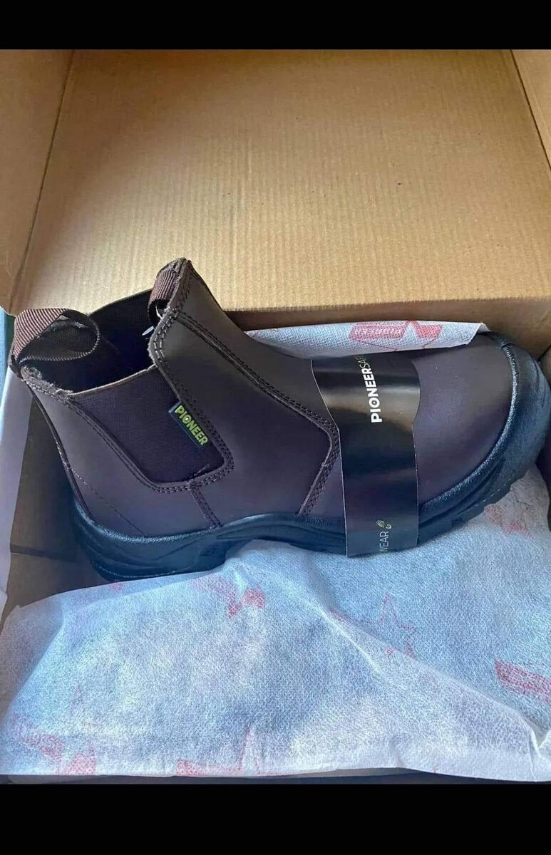 Pioneer safety boots..
