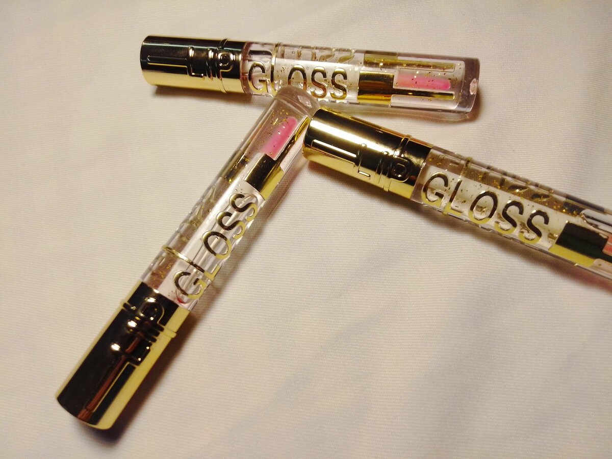 Lip gloss  transparent à paillettes