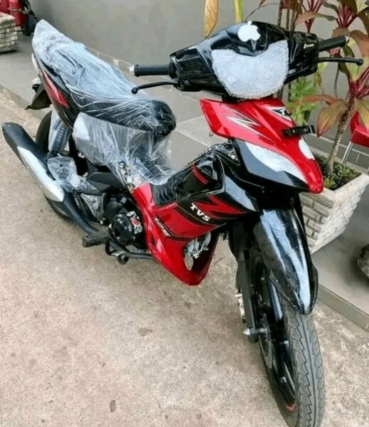TVS rouge moto scooter
