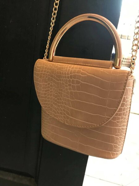 Cute little camel cloured bag with gold detailing