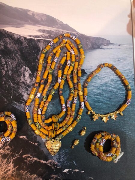 Colliers et sandales