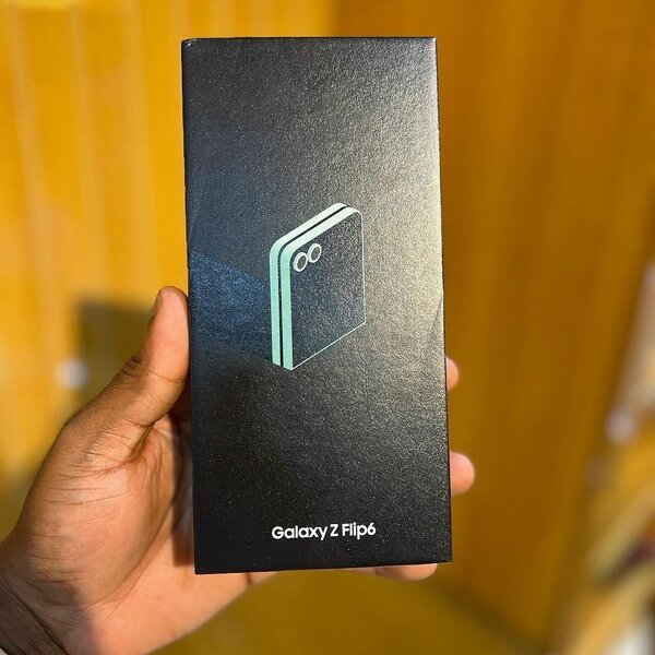 Brand new Samsung Galaxy Flip6 -512GB Storage