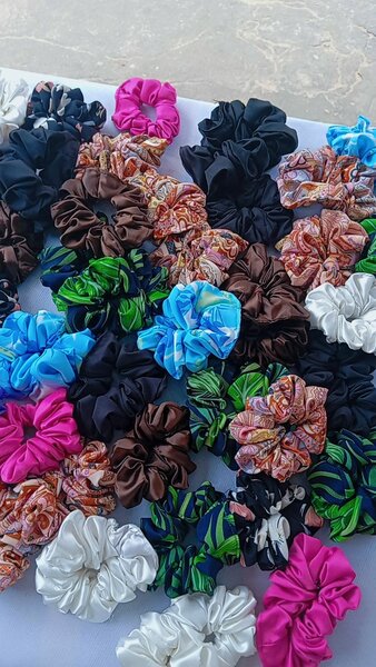 Chouchous en soie colorés