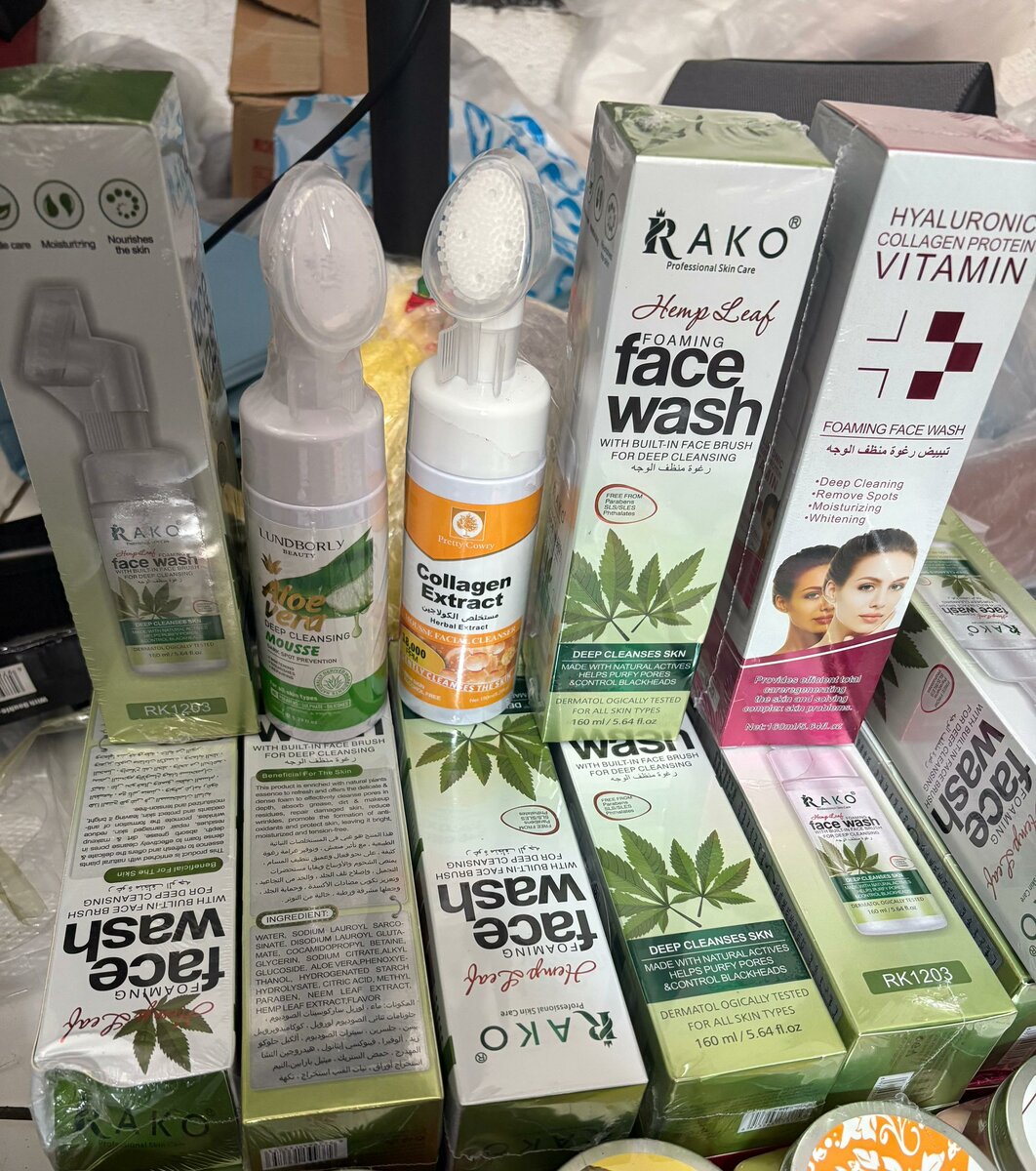 Nettoyant visage Rako et accessoires beauté