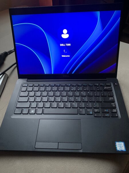 Dell 7390 Laptop for sale, Intel i7