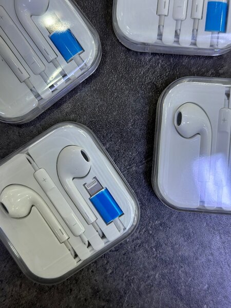 Проводные наушники iPhone