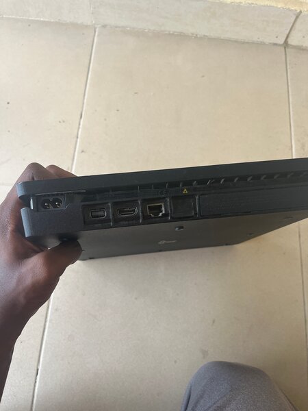 Console PS4 Slim avec manette