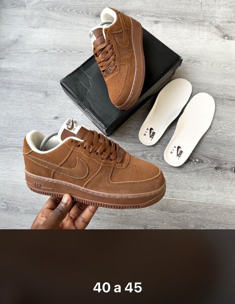 Baskets en cuir marron