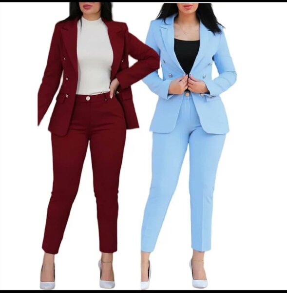 Costumes élégants pour femmes