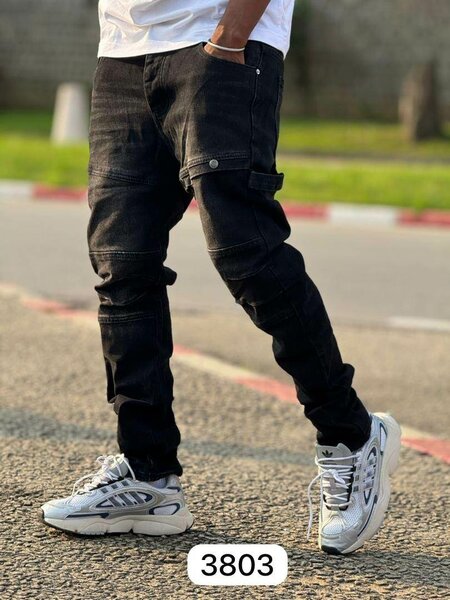 Jean cargo noir homme moderne