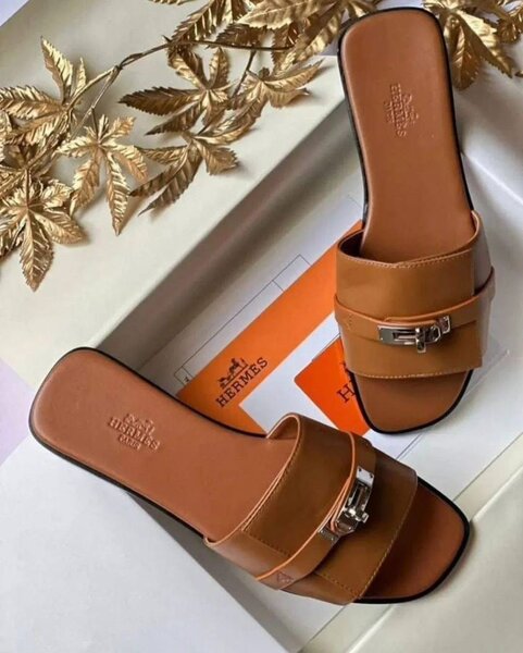 Mules sandales en cuir élégantes