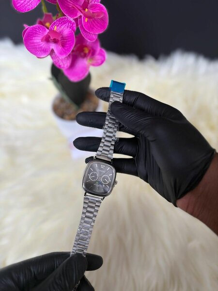 Stylish Metal Watches Collection