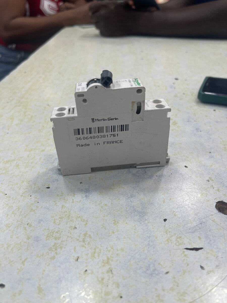 Disjoncteur Schneider C16A