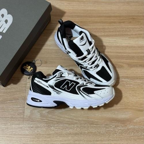 Baskets confort noires et blanches