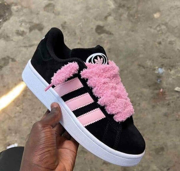 Baskets élégantes noires et roses