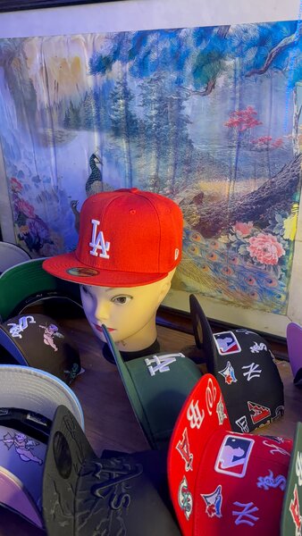 Casquette rouge LA élégante