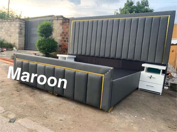 Bed, headboard and side drawers