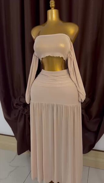 Robe longue évasée sans bretelles