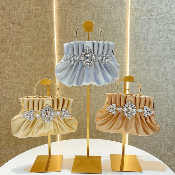 Pochettes élégantes ornées de bijoux