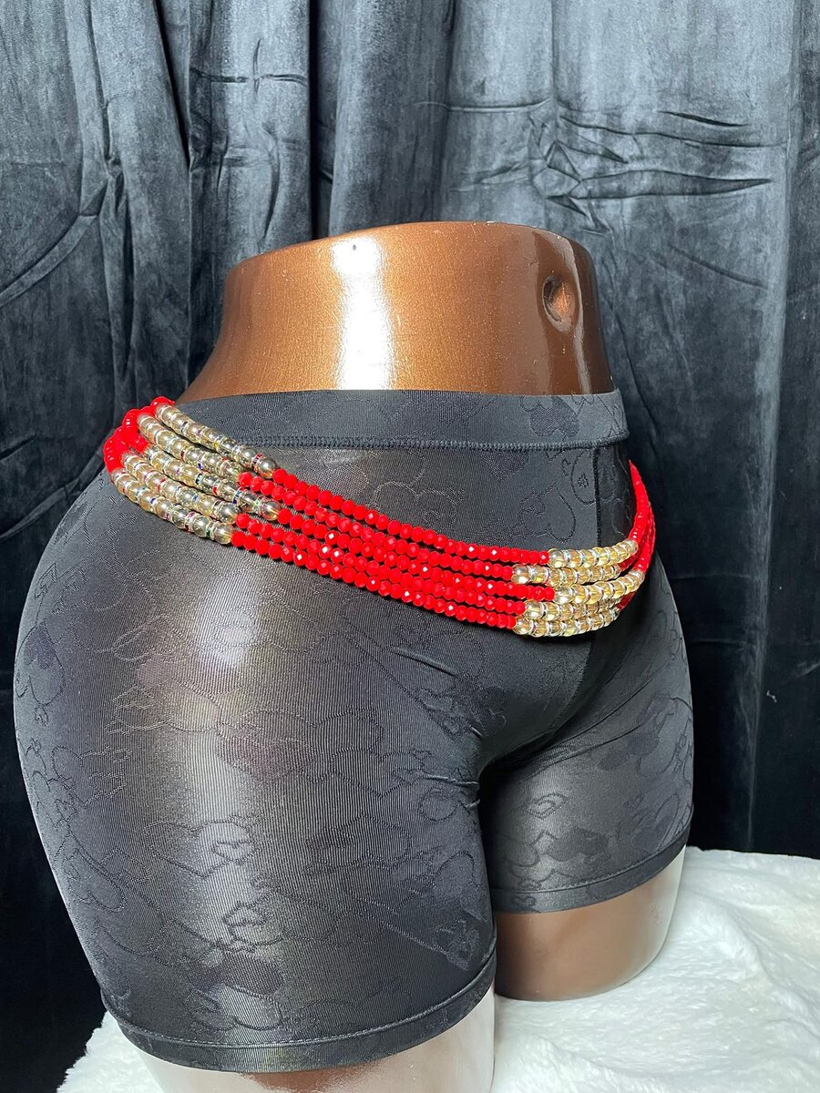 Ceinture perlée rouge élégante
