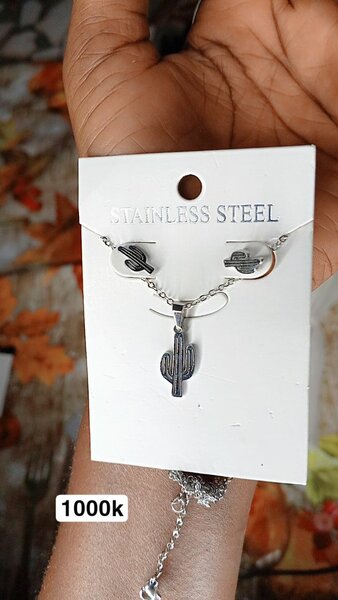 Collier pendentif en acier inoxydable