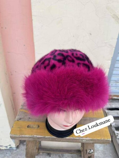 Chapeau en fourrure coloré élégant