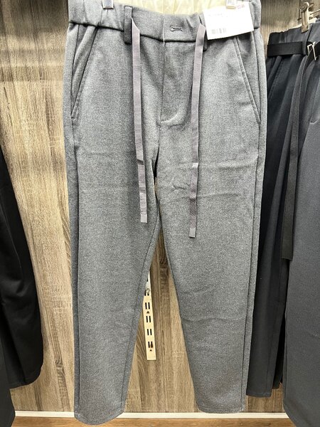 Полу классические молодёжные брюки. Осень-весна.